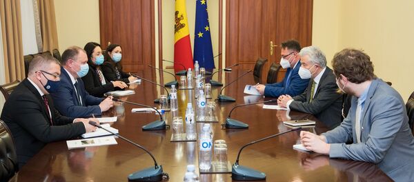 Встреча и.о. премьера Молдовы Аурелиу Чокоя и спецпредставителя по процессу приднестровского урегулирования действующего председателя ОБСЕ от Швеции Томаса Майер-Хартинга - Sputnik Moldova