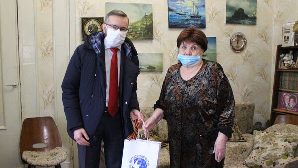 Сотрудники Россотрудничества в Республике Молдова поздравили блокадников - Sputnik Молдова