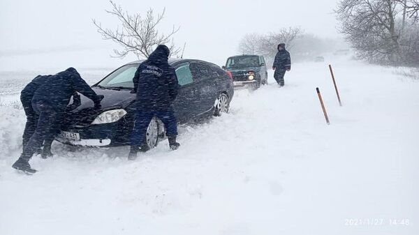 Mașini blocate în zăpadă - Sputnik Moldova