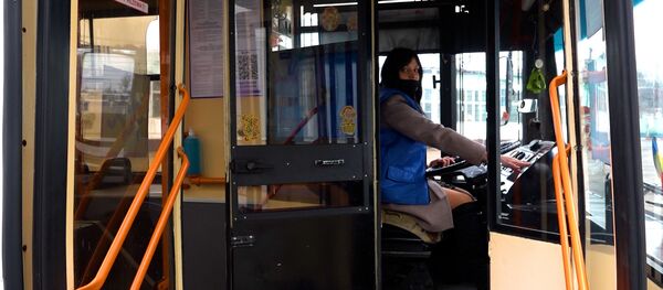 Tot mai multe femei la volanul troleibuzelor - Sputnik Moldova