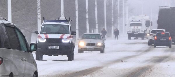 Спасательная операция в Приднестровье по вызволению автомобилистов из снежного плена - Sputnik Молдова
