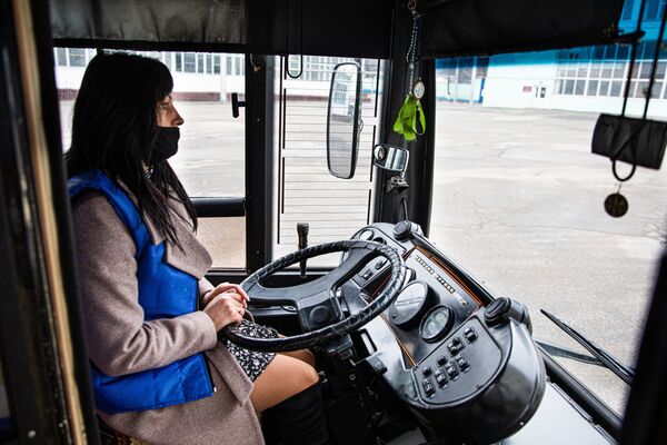 Povestea unei șoferițe de troleibuz care și-a întâlnit ursitul în trafic Povestea unei șoferițe de troleibuz care și-a întâlnit ursitul în trafic - Sputnik Moldova