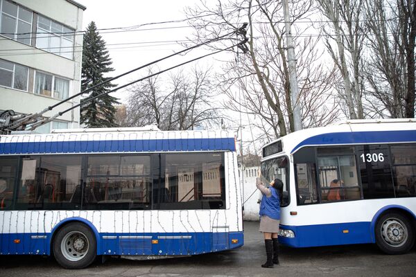 Povestea unei șoferițe de troleibuz care și-a întâlnit ursitul în trafic Povestea unei șoferițe de troleibuz care și-a întâlnit ursitul în trafic - Sputnik Moldova