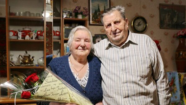 Супружеская пара Заварских из Рыбницы отмечает 65-летие со дня свадьбы - Sputnik Молдова