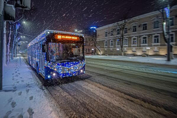 Белая зима: как выглядит заснеженная столица Молдовы - Sputnik Молдова