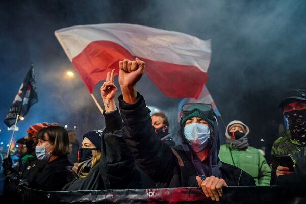 Учатники акции протеста против закона об абортах в Варшаве, Польша - Sputnik Молдова