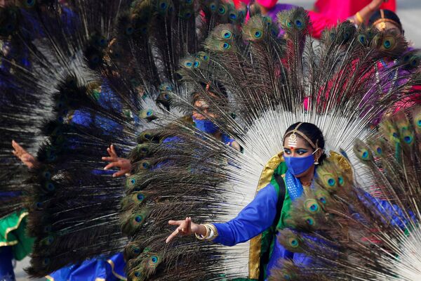 Танцоры в национальной одежде во время генеральной репетиции парада в честь Дня Республики в Нью-Дели, Индия - Sputnik Молдова