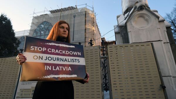 Одиночный пикет в защиту свободы слова в Москве - Sputnik Moldova