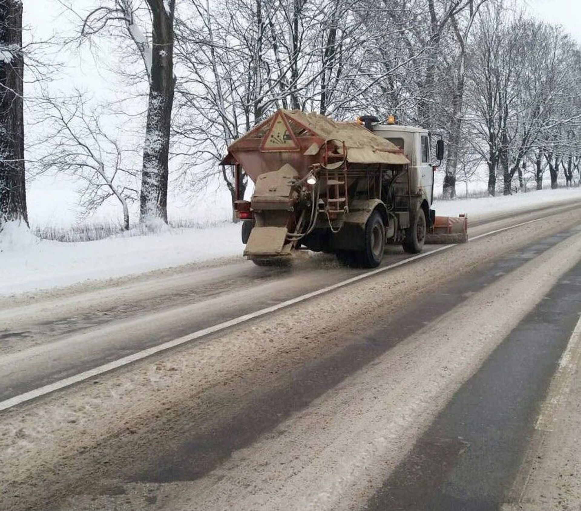 Foto: Cum se circulă pe drumurile din țară - un Cod Galben a fost instituit de meteorologi - Sputnik Moldova, 1920, 03.02.2021