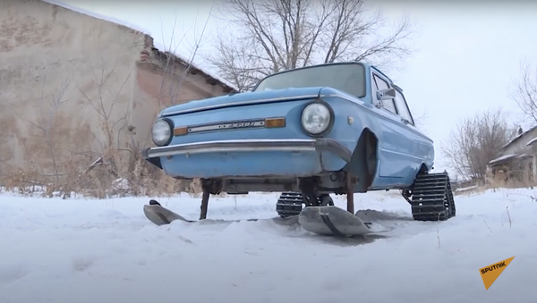 Полезный тюнинг: умельцы сделали снегоход из Запорожца - Sputnik Молдова