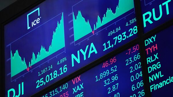 Табло с индексами котировок в зале Нью-Йоркской фондовой биржи - Sputnik Moldova-România