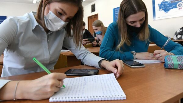 Возобновление очного обучения в вузах - Sputnik Moldova