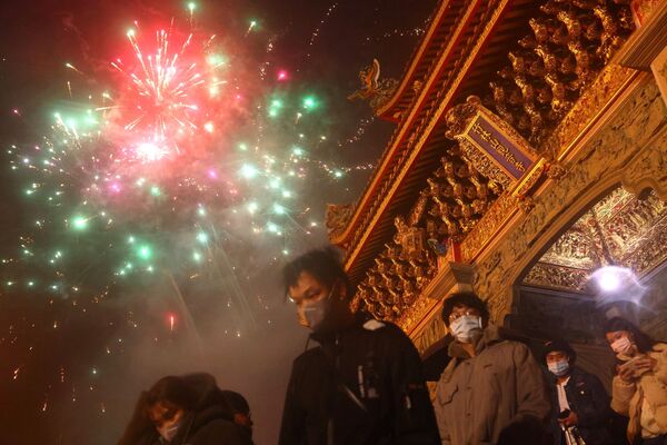 Фейерверк по случаю лунного Нового года в Тайбэе, Тайвань - Sputnik Молдова