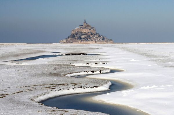 Vedere a insulei-cetate - Mont Saint-Michel, Franța. - Sputnik Moldova-România