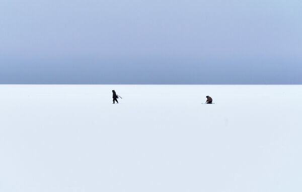 Pescari pe lacul Ladoga din Republica Karelia. - Sputnik Moldova-România