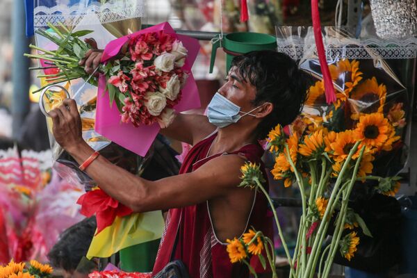 Продавец цветов в Маниле  - Sputnik Молдова