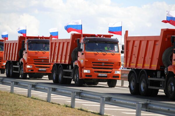  Колонна грузовых автомобилей КАМАЗ во время церемонии запуска движения по трассе Таврида в Крыму - Sputnik Молдова