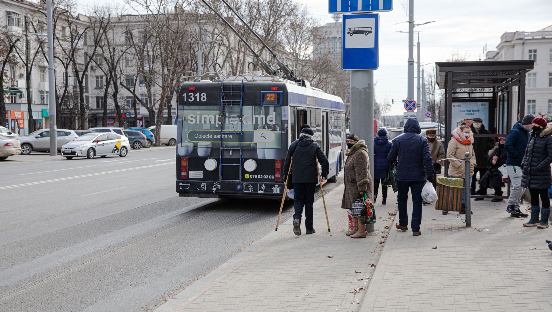 Люди и общественный транспорт - Sputnik Молдова, 1920, 04.03.2021