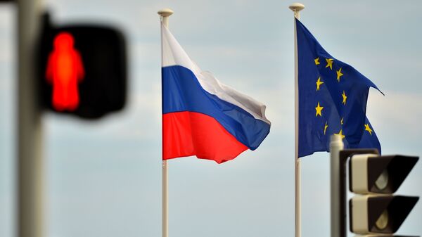 Флаги России и Евросоюза - Sputnik Moldova-România