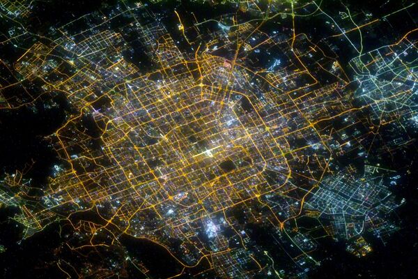 Ночной Пекин, снятый российским космонавтом Сергеем Кудь-Сверчковым с МКС - Sputnik Молдова
