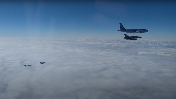 Interceptarea avioanelor de luptă franceze de către Su-27 rusești - video - Sputnik Moldova