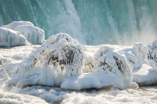 Лед у водопада Хорсшу в штате Нью-Йорк  - Sputnik Молдова