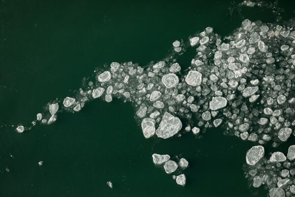 Льдины у подножия водопад Американ в городе Ниагара-Фолс в штате Нью-Йорк  - Sputnik Молдова
