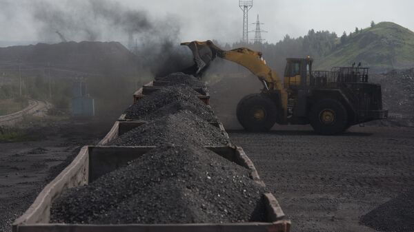 Добыча угля на Бачатском угольном разрезе - Sputnik Молдова