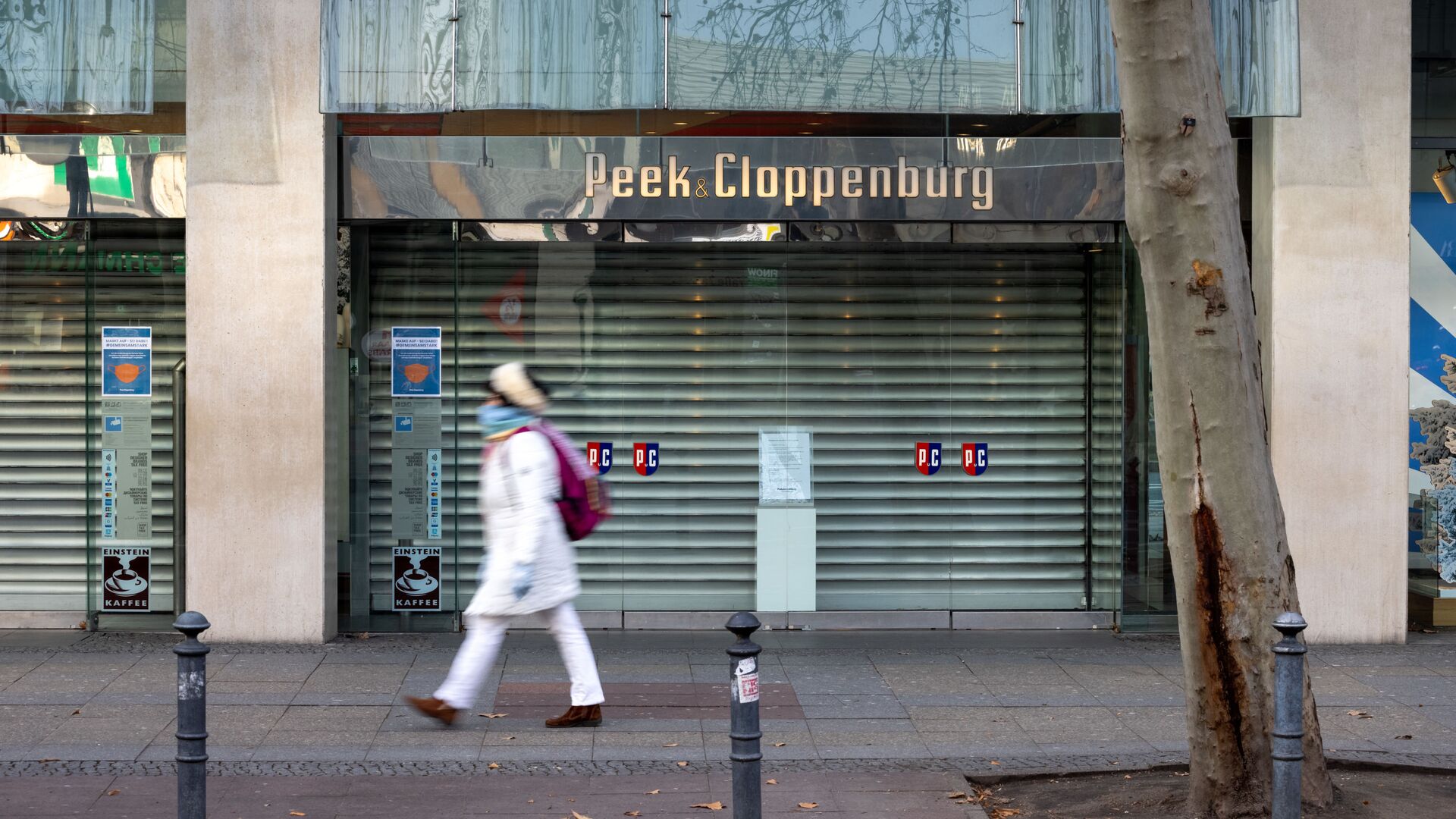 Закрытый магазин на улице Тауэнциенштрассе в Берлине во время общенационального локдауна в Германии - Sputnik Молдова, 1920, 03.11.2021