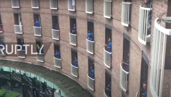 Fiji rugby league team sing their thanks from hotel balconies as quarantine ends - Sputnik Moldova-România