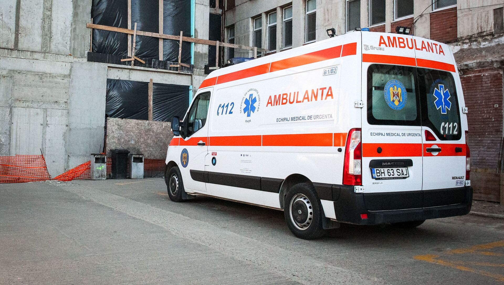 Ambulanță la Spitalul Clinic Județean de Urgență Oradea - Sputnik Moldova-România, 1920, 01.05.2021