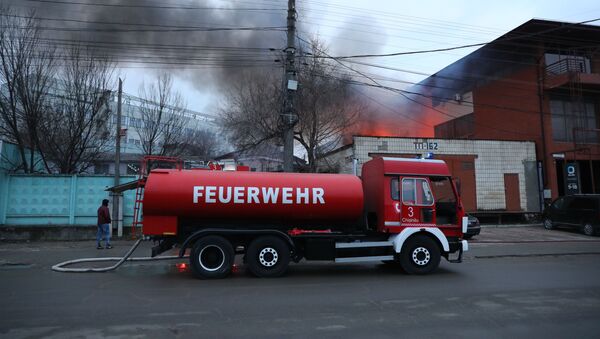 Пожар в Кишиневе рядом с заводом Топаз - Sputnik Moldova