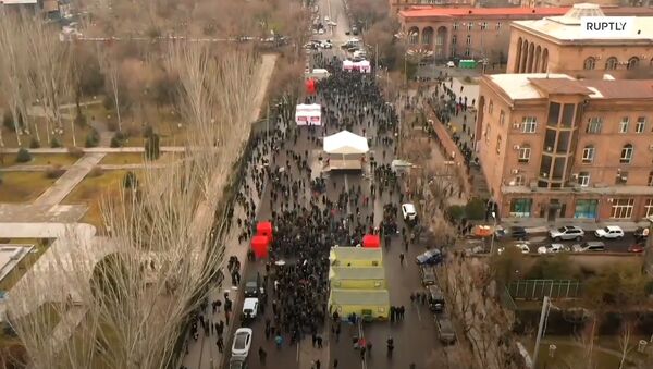 Armenia: Drone footage captures pro and anti-PM Pashinyan protests in Yerevan streets - Sputnik Moldova-România
