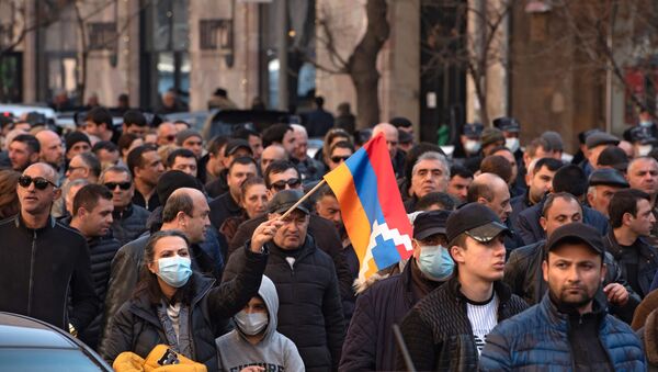 Участники митинга оппозиции в Ереване, Армения - Sputnik Молдова