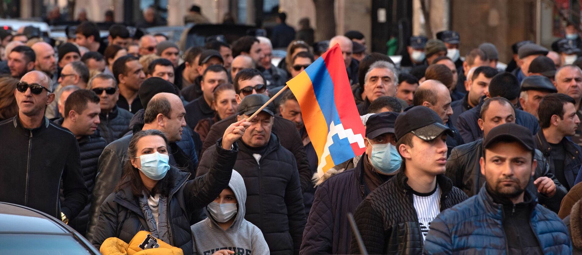 Участники митинга оппозиции в Ереване, Армения - Sputnik Молдова, 1920, 02.03.2021