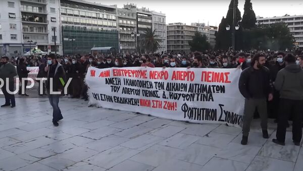 Greece: Hundreds rally in support of jailed hunger striker Koufontinas - Sputnik Moldova-România