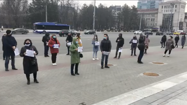 На центральной площади Кишинева протестует малый бизнес - Sputnik Moldova