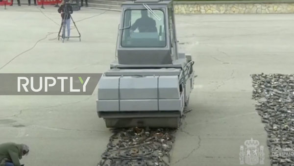 Spain: Steamroller destroys weapons seized from militant organisations at symbolic event - Sputnik Moldova