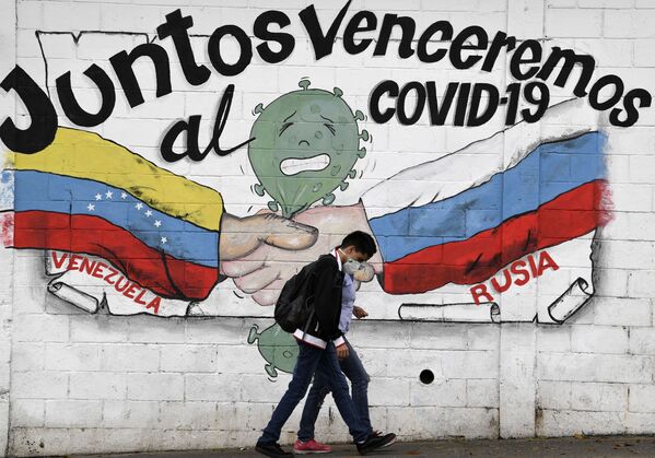 Граффити с изображением флагов Венесуэлы и России с надписью «Вместе мы победим COVID-19» в Каракасе - Sputnik Молдова