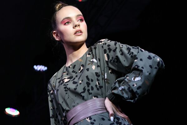 Участница показа в рамках недели моды Crimean Fashion Week - Sputnik Молдова