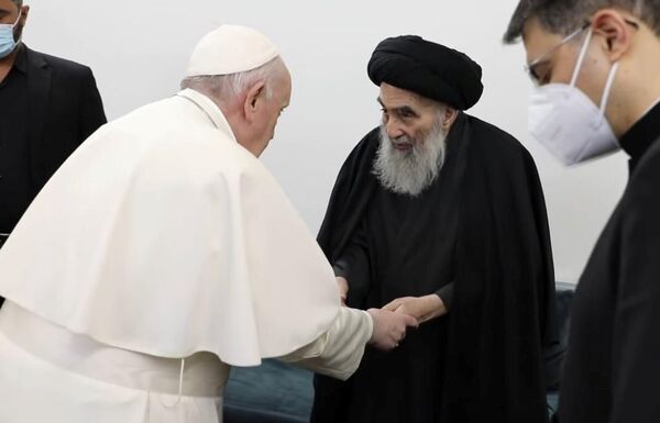 Папа Римский Франциск во время встречи с аятоллой Али Систани в Ираке  - Sputnik Moldova