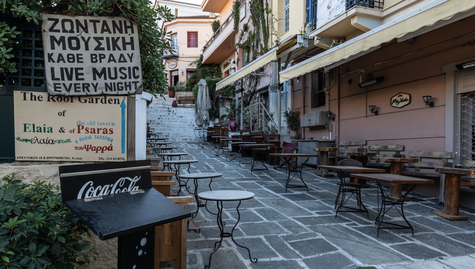 Закрытые кафе в районе Плака в Афинах - Sputnik Молдова, 1920, 08.03.2021