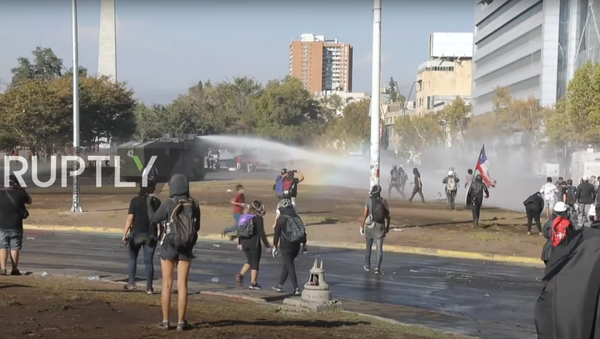 Chile: Police use water cannons against protesters rallying on International Women's Day - Sputnik Moldova
