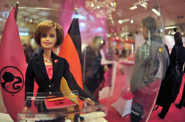 Кукла Барби, похожая на канцлера Германии Ангелу Мерекль - Sputnik Молдова