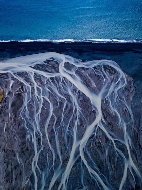 Снимок Glacial veins индийского фотографа Dipanjan Pal, занявший первое место в категории Nature art конкурса World Nature Photography Awards 2020 - Sputnik Молдова
