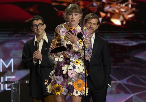 Певица Тейлор Свифт на церемонии награждения Грэмми в Лос-Анджелесе  - Sputnik Moldova-România