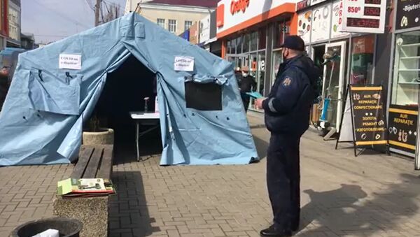 Палатки информирования об опасности COVID-19 возобновляют работу - Sputnik Moldova