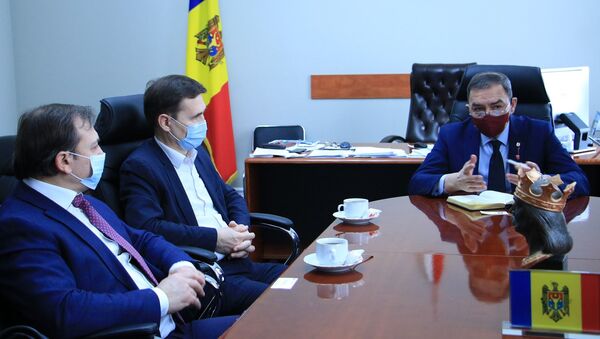 Встреча посла Молдовы в РФ Владимира Головатюка с главой Союза гагаузских предпринимателей - Sputnik Молдова