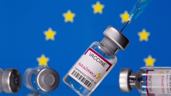 Вакцина на фоне флага Евросоюза - Sputnik Moldova-România