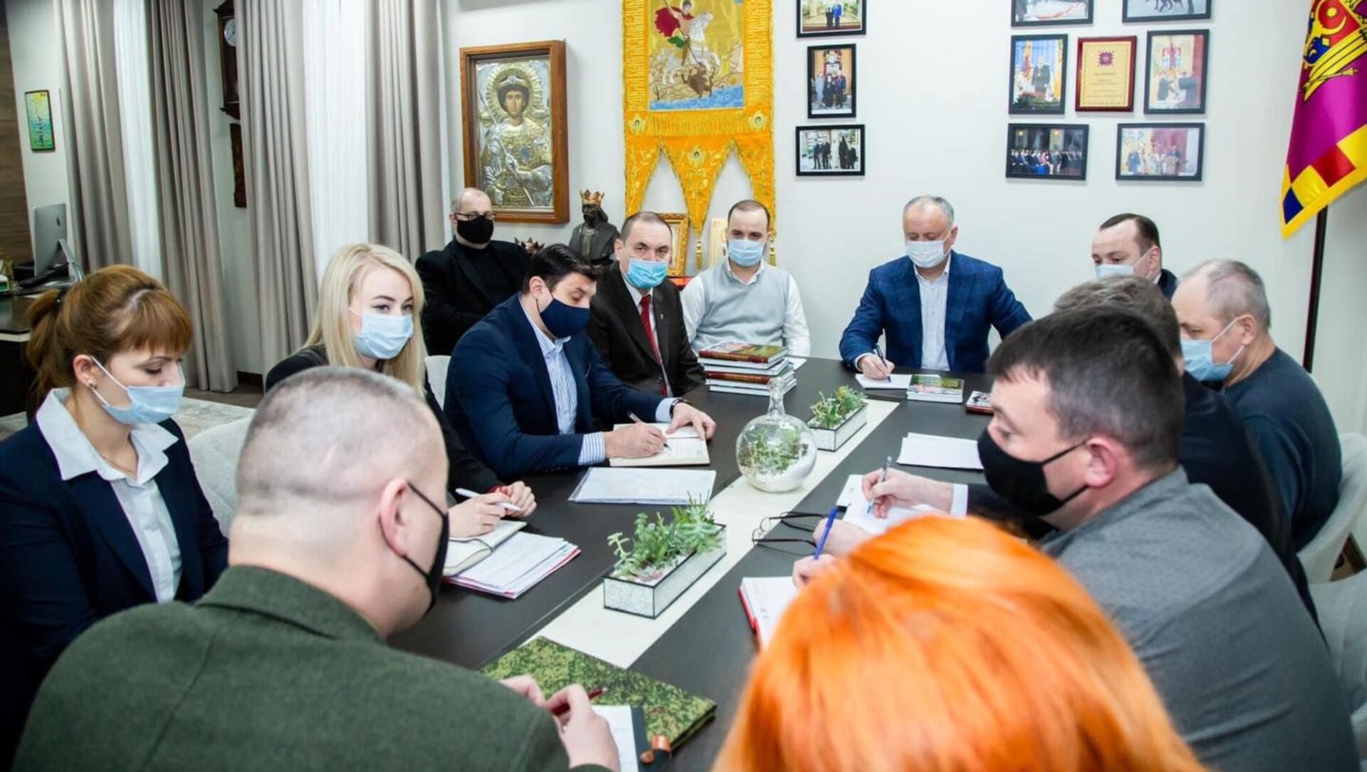 Igor Dodon, la o întrevedere de lucru cu membrii Comitetului Național „Victoria” Igor Dodon, la o întrevedere de lucru cu membrii Comitetului Național „Victoria” - Sputnik Молдова, 1920, 17.03.2021